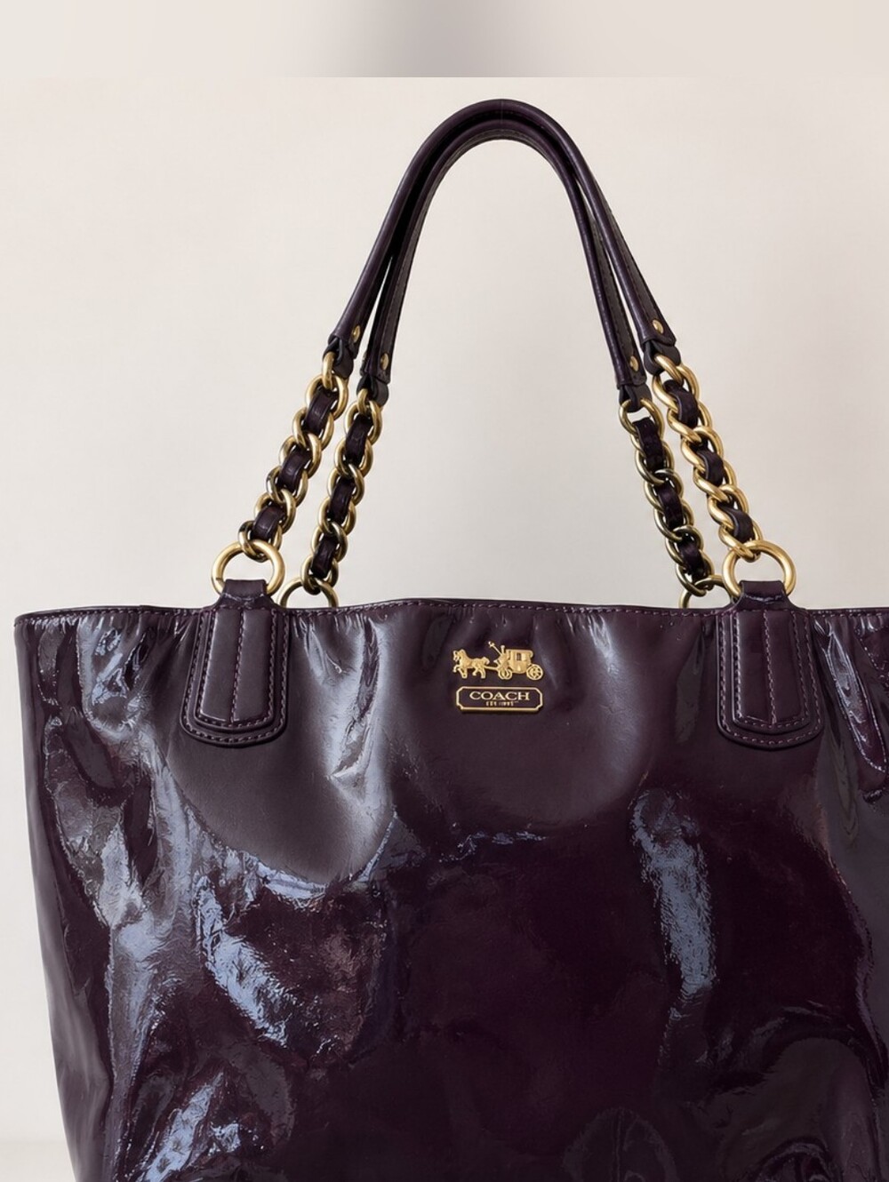 Coach Plum Purple Patent Leather Chain Tote Bag Leather Hangtag Gold Hardware - Picture 3 of 11